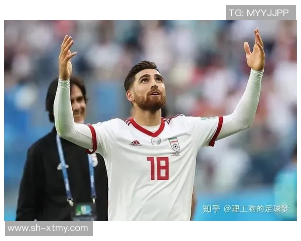 当昔日绿茵巨星重返母队再续前缘点燃球迷激情与荣耀记忆 当昔日绿茵巨星重返母队再续前缘点燃球迷激情与荣耀记忆