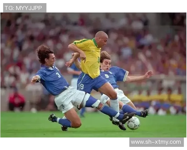 足球巨星1v1对决谁能称霸球场精彩斗牛战震撼上演