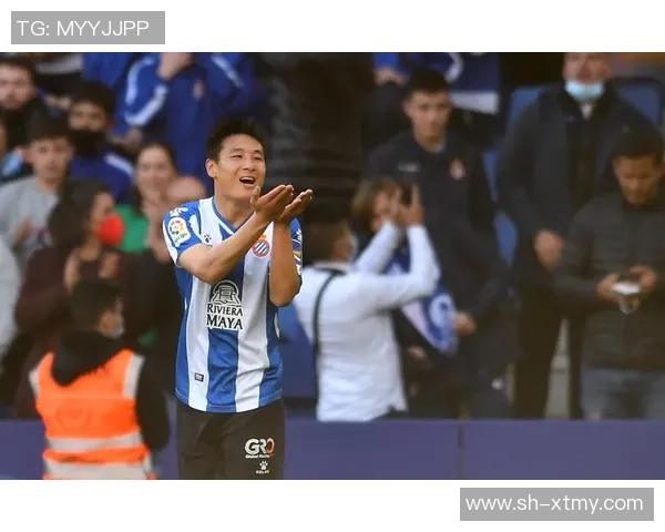 足球明星致辞：分享奋斗历程与荣耀背后的坚持与梦想